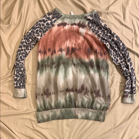 Tie-Dye + Leopard Print Crewneck - Picture 4 of 4